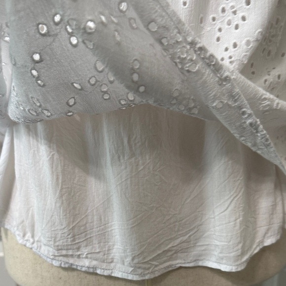 Sanctuary EUC❤️White Eyelet Blouse On/Off shoulders. - Picture 9 of 12
